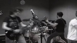 41K views · 604 reactions | En exclusivité, voici le dernier clip des Broadcasters, un groupe de métal alternatif basco-landais. Voici une version revisité de "Hegoak", LA célébre chanson qui fait partie du patrimoine basque ... ! Pour vivre un pays, il faut le marcher, le manger et le boire, et l'écouter chanter !! | Pays basque | Facebook