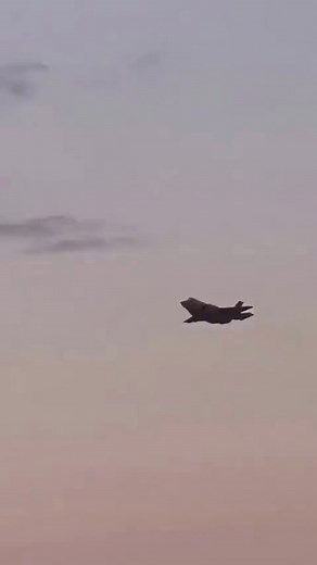 US Military asks for help finding missing F-35 Jet after Pilot Ejects near Charleston, SC. #f35 #jet A search and rescue operation is underway for a missing F-35B fighter jet after the Pilot ejected from the plane due to technical malfunctions in Charleston, South Carolina. The jet was part of a training squadron with the 2nd Marine Aircraft Wing, and was last seen near Lake Moultrie and Lake Marion, between Charleston and Columbia