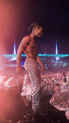 May 13, 2018 (High Quality) Pt. 1 Captured during XXXTentacion’s final major live appearance before his passing, this footage documents his performance of “Moonlight” at Rolling Loud Miami 2018, held at the Hard Rock Stadium, Miami Gardens, Florida. The clip, recorded at night during the closing moments of the festival, shows Jahseh Dwayne Ricardo Onfroy (XXXTENTACION) standing shirtless on stage, wearing blue-and-white plaid shorts and his signature dreadlocks tied up. Behind him, Ski Mask the 