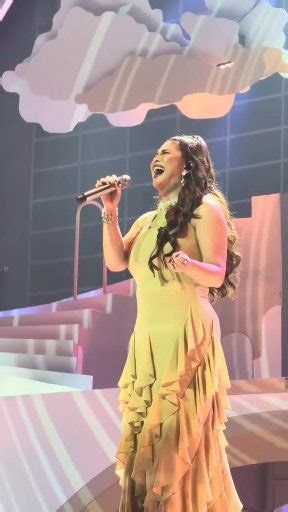 She has nothing left to prove — because she is the standard. ✨ Regine Velasquez didn’t just raise the bar—she set it remarkably high. Through a legacy defined by timeless music and unforgettable performances, she became the voice that shaped our childhood and the soundtrack of our lives. Pinalaki tayo ni Regine Velasquez — the one and only Asia’s Legendary Songbird. 🎤💙 Tayo ang isa sa kanyang mga legacy. 📽 CTTO | Regine Velasquez Performances