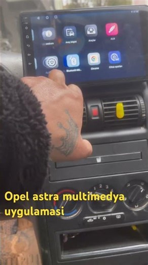 Opel Astra multimedia application