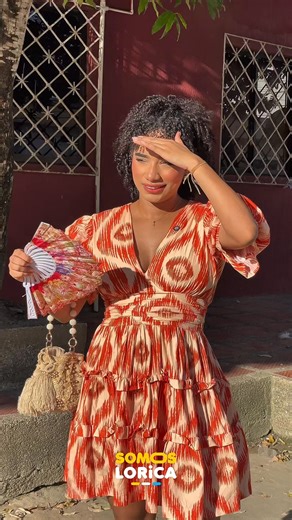 La alegría, la cultura y la tradición de esta ciudad caribeña se sienten en cada una de sus plazas y calles. Además, el carisma y la amabilidad de su gente llena de energía a este pueblo patrimonio que atrapa a todo aquel que lo visita 💘 Dale play ⏩️ a este video y ve anotando los planes imperdibles en Lorica. #YoVoyALorica 💛🤍🩵 | Alcaldia Santa Cruz de Lorica