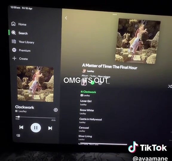 A MATTER OF TIME DELUXE IS OUT @laufey @laufeyland MY QUEEN MAKING BANGERS I ABSOLUTELY LOVE I WAIT, I WAIT, I WAIT#laufey #amatteroftime #amot #lauver #fyp