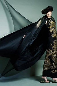 【Nihombashi Mitsukoshi】 【Celebrate Nihombashi Mitsukoshi’s New Look with a Junko Koshino Fashion Show】 What better way to celebrate one year of Nihombashi Mitsukoshi’s new look post-remodeling than with a fashion show by world-renowned Japanese designer Junko Koshino. East meets West, and old meets new with Koshino’s stunning creations, which make use of traditional Japanese techniques. Models will take to the catwalk in dresses adorned in rimpa patterns, a Japanese style of painting, made using