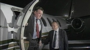 6.5K views · 88 reactions | Seehofer trifft Putin. Und der #Aufschrei ist immens. Der erste bayerische Ministerpräsident in Moskau ist der CSU-Chef aber nicht: Ende 1987 flog Franz Josef Strauß im Schneechaos eigenhändig gen Russland. Auch an Bord: Edmund Stoiber und Theo Waigel. Eine #BR24Zeitreise | BR24 | Facebook