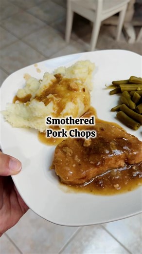 Busy weeknight dinner win 🙌 This smothered pork chop crockpot meal was the definition of easy comfort food. Just toss everything in, let it cook low and slow all day, and dinner is basically done for you. Pair it with mashed potatoes and a veggie for the ultimate warm & cozy meal 🤍 #crockpotmeals #easyweeknightmeals #comfortfood #busymommeals #easymealsforeasymoms