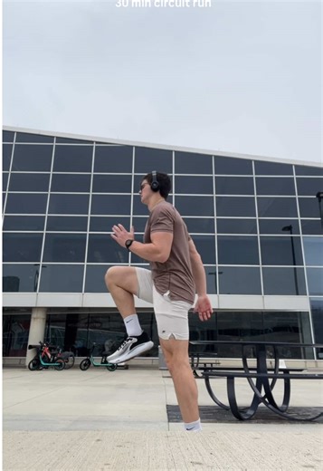 Switching things up today! I followed a routine for far too long and life started to feel bland. Routine is great, but just like everything, only in moderation #ohiostate #ditl #college #osu #collegestudent
