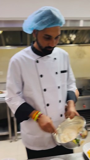 👀 Guess the Voice… Guess the Dish! New recipe loading… 🔥 Comment karo — Kya lagta hai, kya ban raha hai? #GuessTheVoice #GuessTheDish #ChefMagic #BehindTheScenes #ReelChallenge #ViralReel #FoodReels | Ra Vi