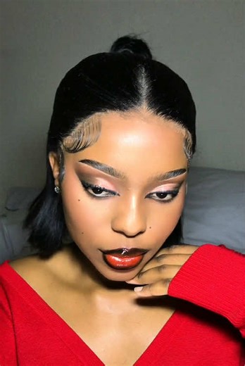 💄💋Eye Makeup Tutorial 💋💄 •Products used: ~@revlon Photoready Candid Antioxidant Concealer (Concealer) ~@Mr Price fashion Thabethe Energy Scarlethill Eyeshadow Palette ~@essence.cosmetics I love extreme crazy volume mascara