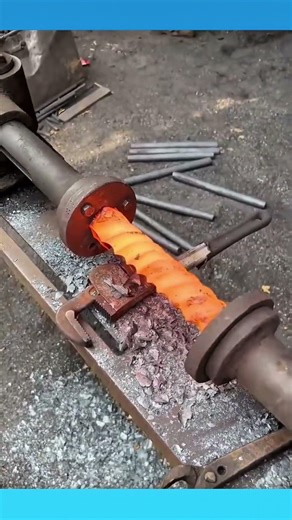 Heating iron then twisting it to create a beautiful spiral pattern. 🔥🔩#blacksmith