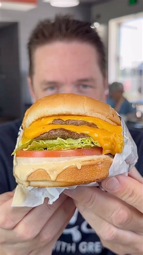 @nexxburger has a double cheeseburger for $3.75??? You can’t beat that! They’re serving this burger at this price all day everyday! If you want a combo it’s $9.70, which includes a drink and you got to check out those Chili Cheese Fries, they’re out of this world!! 📍NEXX BURGER - Orange 2940 E Chapman Ave Orange, CA 92869 📍NEXX BURGER - Downey 7414 Florence Ave Downey, CA 90240 | Grub with Greg