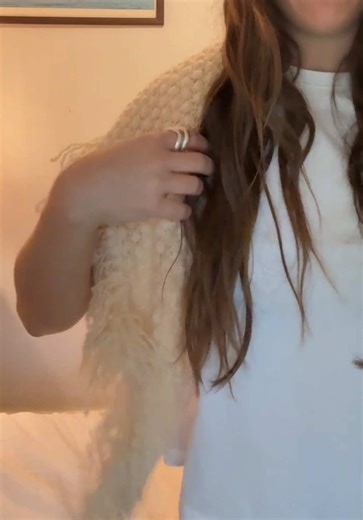 Stylish Fall Fashion Ideas with a Classic White Tee