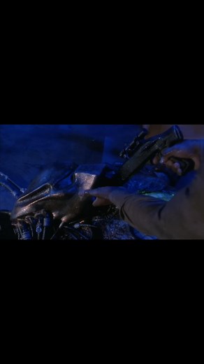 73K views · 1.4K reactions | PREDATOR 2 (1990) | MOVIE - SCENE 9 #clips #predator #movieclassics #alienvspredator #movieclips #moviereels #movie #prey #edit | Retro Movie 2.0 | Facebook