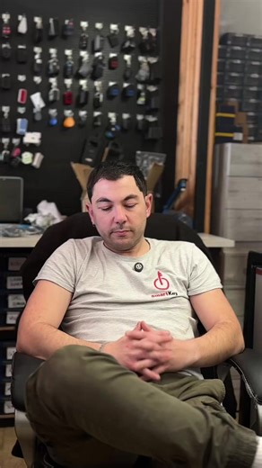 «Γιατί τόσο κάνει ένα κλειδί;» Γιατί δεν πληρώνεις το μέταλλο. Πληρώνεις γνώση, εξοπλισμό και την ευθύνη αν κάτι πάει στραβά. Το φθηνό κλειδί μπορεί να σου κοστίσει ένα αυτοκίνητο! Γι’αυτό, ξέρεις που να μας βρεις! @Νίκος Στρατούρης #key #carkey #autokey #κλειδαρας #accessibility