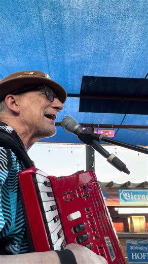 You Won't Believe How Good This Polka Sounds #accordion #live #performance