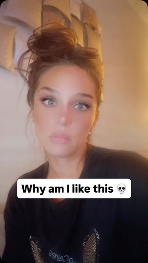 7 comments | Sang Drivers License and accidentally made it a jump scare  rreeaall in the moment ya know - - - - - - - - #singingvideos • #coverartist • #singersofinstagram • #vocalist • #covermusic #unhingedenergy #silly #driverslicense - - - - | Victoria Renee Hand | Facebook