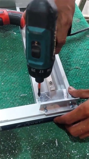 Stages of assembling aluminium display cases. #fyp #aluminiumtutorial #aluminiumcupboard