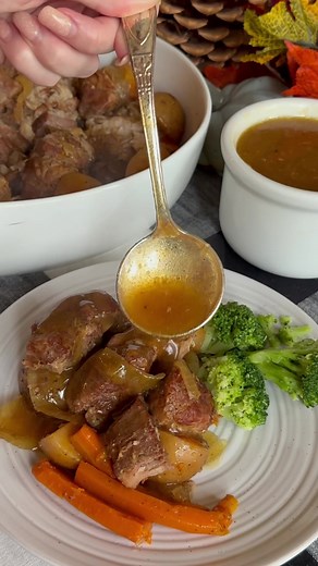 Slow Cooker Country Style Pork Ribs RECIPE on dinnerin321 dot com #crockpot #crockpotmeals #slowcooker #easyrecipe #ribs #countrycooking #pork