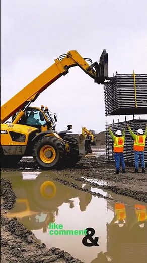 Telehandler Moving Scaffolding #Telehandler #ConstructionSite #Scaffolding #shorts
