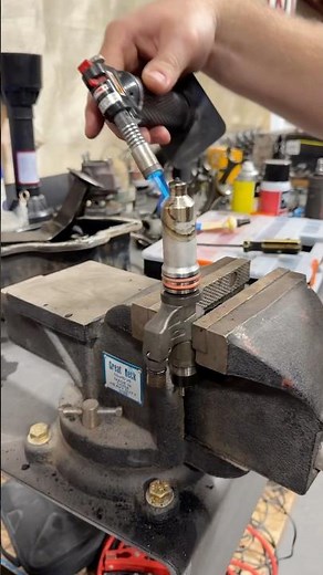 How to remove your lb7 injector cups from your injectors #lb7 #duramax #diesel #mechanic #shortvideo