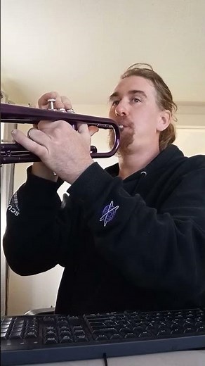 How to play hot cross buns #trumpet #trumpetplaying #trumpetvideos #trumpetmusic #tutorial