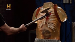 3.1M views · 194K reactions | Un hacha indestructible logrará superar cada una de las pruebas, mientras que la otra estará en graves problemas. Si eres fan de Desafío Sobre Fuego, mira los episodios completos en https://latam.historyplay.tv/ | HISTORY | Facebook