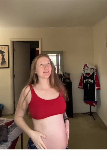 i REALLY outdid myself. I can finally post pregnancy tik toks🤣 10 weeks left yall