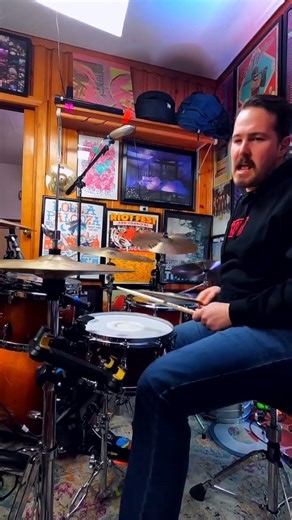 Post practice session unleashing w/ a Dillinger style blast. Hand/ foot splits ALWAYS in progress