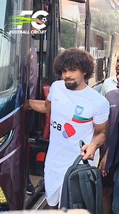 1.1M views · 85K reactions | হামজার কাছে মিষ্টি খাইতে চাইলেন সাংবাদিকরা, হাসি দিয়ে ঢুকলেন মাঠে! #hamzachoudhury #fbreels #reels #football #BangladeshFootball | Football Circuit Bangla | Facebook