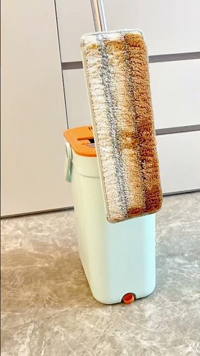 This flat mop and bucket system is amazing! It can even separate clean water from wastewater.