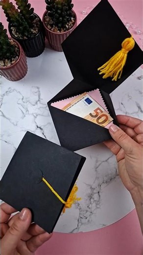 Easy Graduation Cap Gift Idea #GraduationGift #DIYGift #GraduationCap #CreativeGift #GraduationParty