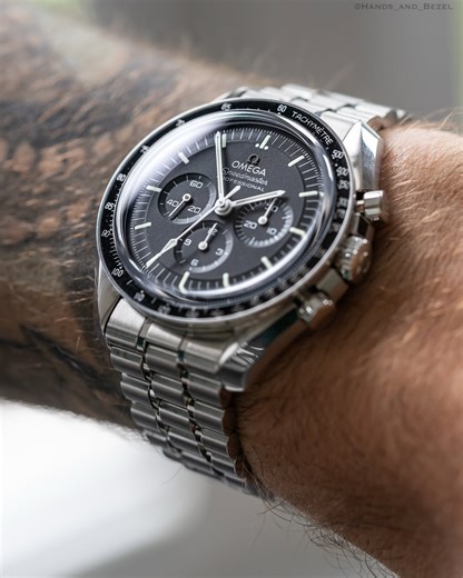 🌕 Omega Speedmaster Moonwatch Professional – The Legend That Touched the Moon 🚀 The chronograph that made history — trusted by NASA, worn on every lunar mission. ⚙️ 42 mm Stainless Steel – Iconic asymmetrical case 🕰️ Calibre 3861 Co-Axial Master Chronometer – Precision meets heritage ⌚ Hesalite Crystal & Classic Black Dial – Authentic Moonwatch DNA 🌌 Manual-wind movement – The spirit of exploration in every turn ⚡ Born for space. Built for legends. ✅ Authenticity Guaranteed | 🚚 Worldwide Sh