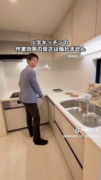☝️他の投稿を見る👀 神奈川県内の家探しならイエマル‼️ → @iemaru_to_iesagasi ルームツアー動画を中心に家探しの参考になる情報を発信しています🤓 おすすめポイント ・アクセス抜群『横浜駅』最寄りの新築戸建🏠 ・バルコニーはなんと3つ☀️ 用途に合わせて使い分けしましょう！ ・横浜駅最寄りながら閑静で過ごしやすい好立地🌳 学区：横浜市立宮谷小学校（徒歩11分） 横浜市立軽井沢中学校（徒歩6分） 【物件概要】 所在：神奈川県横浜市神奈川区神大寺1丁目 交通アクセス：JR東海道線『横浜駅』徒歩15分 横浜市営地下鉄BL『三ツ沢下町駅』徒歩13分 土地面積：66.19㎡ 建物面積：104.08㎡ 間取り：4LDK カースペース1台 物件価格：6,480万円 見学も可能ですのでお気軽に😊 この物件が気になった方は、コメント、DMにてお気軽にお問い合わせ下さい📩 神奈川県内を中心にルームツアー動画を発信しています！ ◎物件の良い部分だけでなく注意点も知りたい方🙆‍♀️ ◎リアルタイムで最新の物件情報を知りたい方🏠 DMでも物件に関するご質問にお答えしています！