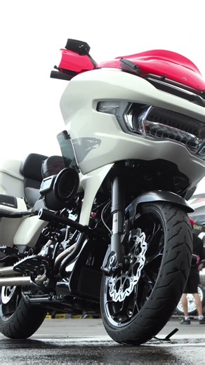 🔥 Flare Hand Guards | Match any Tint of Kolor Flare Windshield for your Harley-Davidson motorcycle.