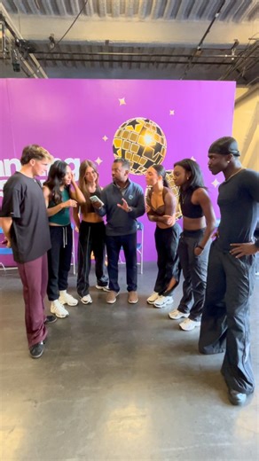 Defying gravity? More like defying our range 💚 should I do a part 2? Who do you want to see try it next?? @dancingwiththestars #dwts #wickednight | Alfonso Ribeiro