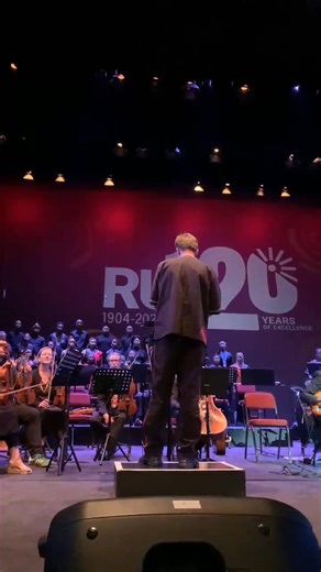 A standout moment at the #RU120Concert was when Sipho “Hotstix” Mabuse performed 'Refugee (Come Home)' with the Rhodes University Chamber Choir and Makana Community Orchestra. He said the song was inspired by Hugh Masekela and Miriam Makeba – fellow artists who were forced into exile during apartheid. The music carried that history. | Rhodes University