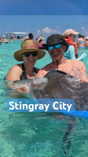 We Swam with WILD Stingrays at Stingray City! 🐠🇰🇾