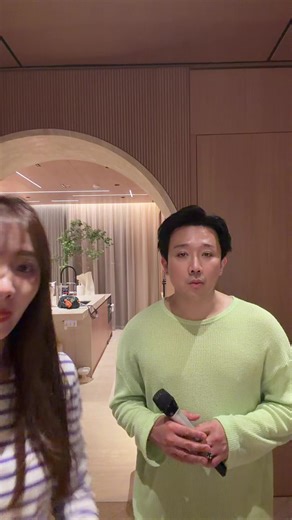 Mẹ bà! Bắt tui hát cái bản remix gì mà cái intro nó đánh 3 năm chưa vô hát được!!!
