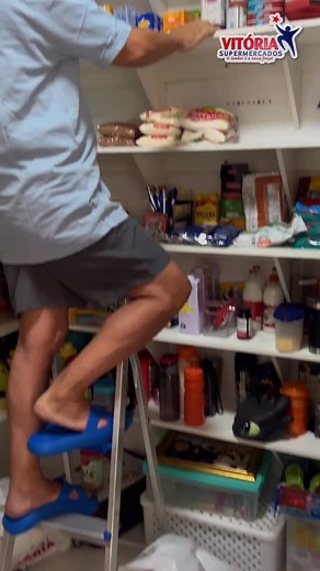 🔥 ASSIM COMO O MEGA TORRA TORRA do Vitória Supermercados acontece no final do mês e já virou tradição em vender barato de verdade, a SEMANA IMBATÍVEL também chegou para marcar presença! 💥🛒 No meio do mês, é ela quem garante preços baixos, ofertas especiais e muita economia para você encher o carrinho sem pesar no bolso. 😍💰 ✨ Mega Torra Torra no fim do mês. ✨ Semana Imbatível no meio do mês. Duas tradições do Vitória Supermercados, com um só compromisso: vender barato sempre! | Sikêra Júnior