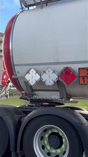 Rolling heavy on the highway today! 🚛💎 #shorts #bigrig