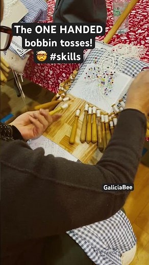 The ONE HANDED bobbin tosses!🤯 #skills #bobbinlace #lace #weaving #lacecrafts #fiberart