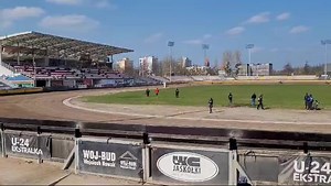 44K views · 509 reactions | Zaczęło się. Kilkanaście minut po 13 pierwsi żużlowcy wyjechali na tor. Na Stadionie Miejskim sporo kibiców :) TŻ Ostrovia | Infostrow | Facebook