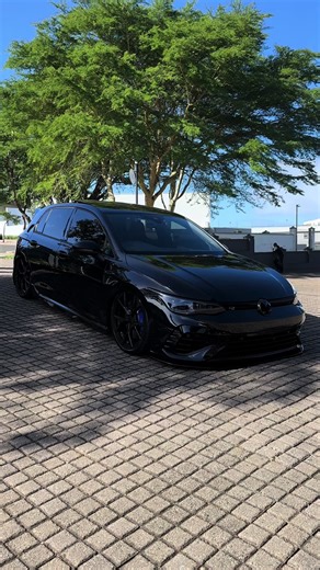 Incredible Life of Streamline: VW Golf 8R on the Floor!