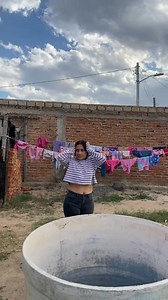 Qu3man y me humean la ropa 😫 mis hijas y Chuy están cortados con la misma t1j3ra manaa 🫶 #lavar #lavadora2tinas #midiaadia #doblarropa #mamade2 | Isabel Martinez