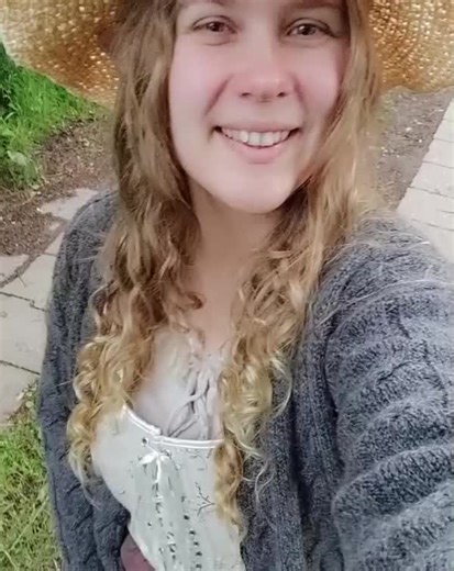 Kinda want to join a LARP again this year as a little hobbit 😅 Would you come with me? 🤓💕