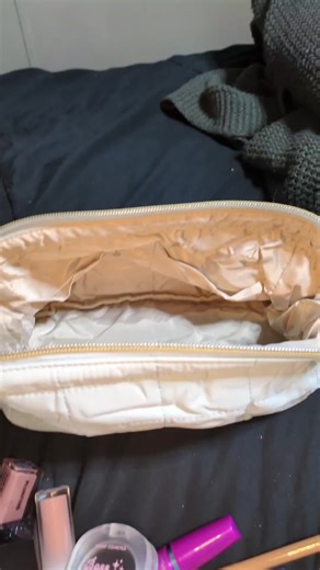 This is one of those things you don’t realize you need until everything finally has a place. Brushes not bent. Palettes not cracked. Lip products not free roaming at the bottom of your bag. It’s structured but still soft, compact but somehow holds everything, and feels like it was designed by someone who actually carries makeup every day. Practical can still be pretty. Organized can still feel luxurious. This just makes getting ready easier, and honestly, calmer. #bagsmart #makeupbag #beautyesse
