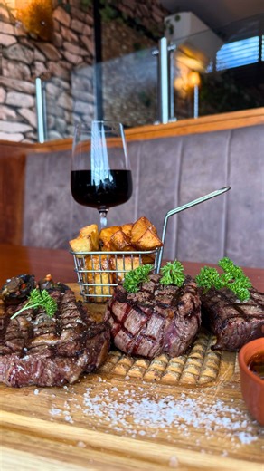 TUCK INTO GIANT SHARING PLATTERS AT THIS POPULAR ILKLEY STEAKHOUSE 🥩 We took a trip to pretty Ilkley to visit The Ilkley Cow – an incredible steakhouse serving mouth-watering homemade food. Would you eat here? 📍The Ilkley Cow, 1-2 New Brook Street, Ilkley, LS29 8DQ | ad | Leeds-List.com