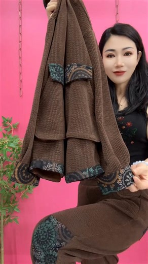 Women’s Winter Fashion | Knitted Color Block Sweater with Tassels | Cozy & Stylish Look