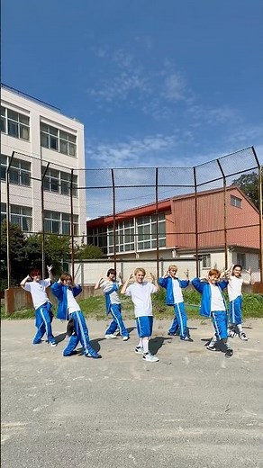 Dancing to #CrazyCrazy in gym clothes🏃‍➡️ #VIIsual #TravisJapan