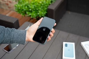 iPhone 16（Pro）初のソフトウェアアップデートが配信されました！バグとセキュリティを修正します